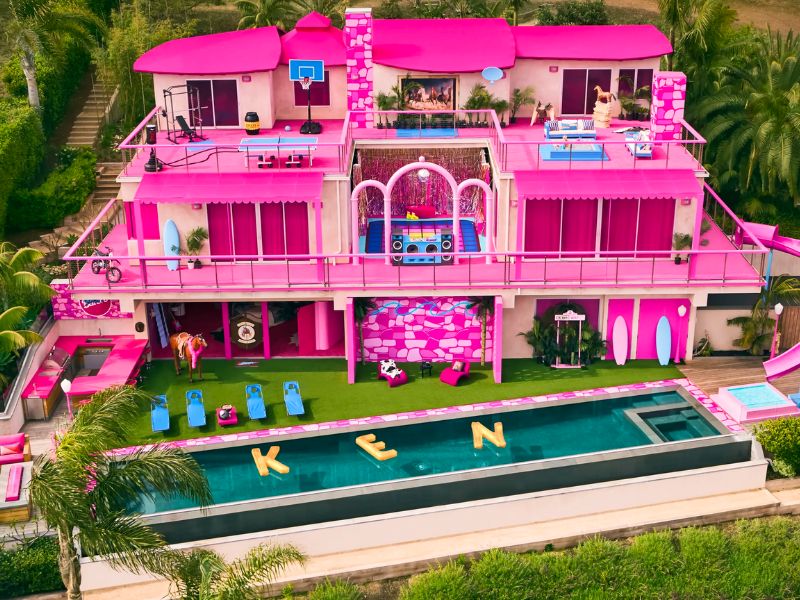 How many dream houses does Barbie have?