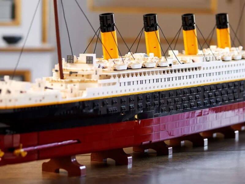 how many pieces is the lego titanic