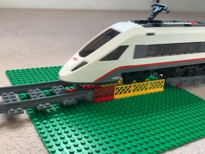 how to make a lego train